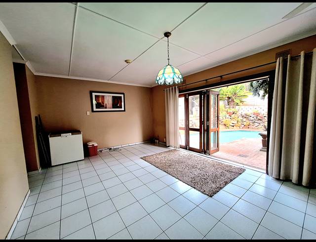 4 BEDROOM HOUSE FOR SALE IN BLUFF